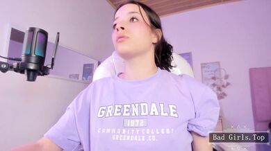 Very pretty webcam teen solo teasing