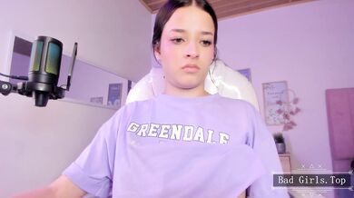 Very pretty webcam teen solo teasing