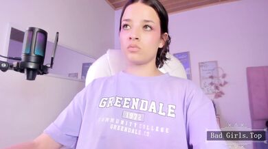 Very pretty webcam teen solo teasing