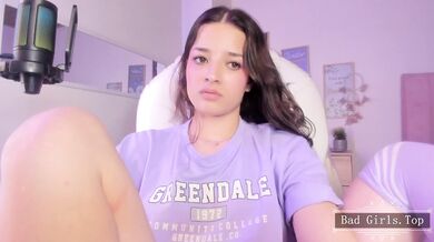 Very pretty webcam teen solo teasing
