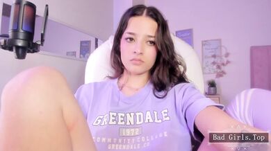Very pretty webcam teen solo teasing