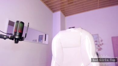 Very pretty webcam teen solo teasing