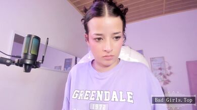 Very pretty webcam teen solo teasing