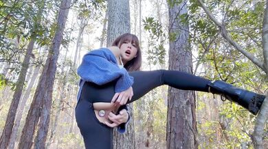 Kitty Kum Squirts In The Forest Thanks To Her Big Dildo