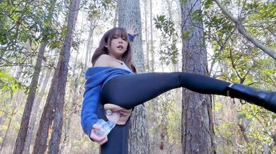 Kitty Kum Squirts In The Forest Thanks To Her Big Dildo