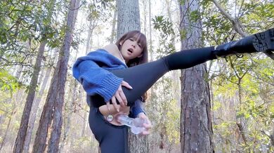Kitty Kum Squirts In The Forest Thanks To Her Big Dildo