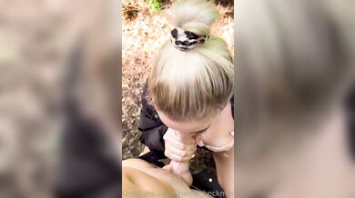 Blonde Thesashaxo Gives A Deep Outdoor Blowjob
