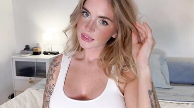 Zoe Neli sa nechá ošukať v uniforme Hooters