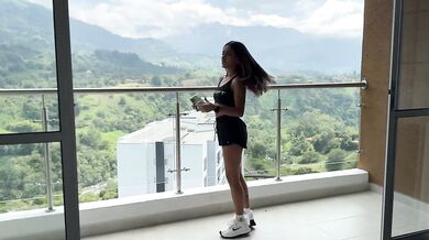 SamySun7 Takes Backshots After Her Gym Session
