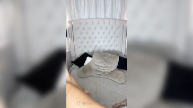 Maria Dmar works a thick dildo into her big ass