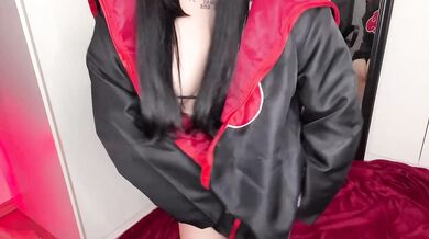 Lua.Uchiha lutscht einen Schwanz in ihrem Akatsuki-Cosplay