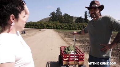 Thick Babe In Tight Shorts Trades Her Peach For Farm Fresh Strawberries