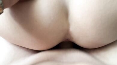 Indica Marie & LolaValentine23 Share A Hot Threesome