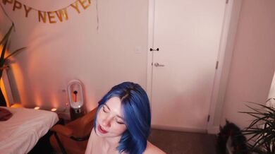 Tattooed Vixenp Teases Her Big Natural Tits