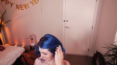 Tattooed Vixenp Teases Her Big Natural Tits