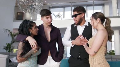 Yasmina Khan und Catherine Knight tauschen in einem Vierer die Partner