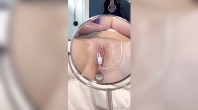 FlirtyGem Rides Her Toys And Squirts While Playing