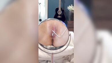 FlirtyGem Rides Her Toys And Squirts While Playing