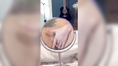 FlirtyGem Rides Her Toys And Squirts While Playing