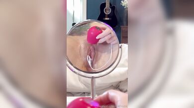 FlirtyGem Rides Her Toys And Squirts While Playing