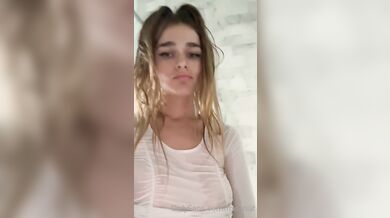 Megan Guthrie Rubs Her Wet Tits In Shower