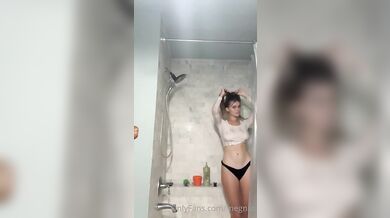 Megan Guthrie Rubs Her Wet Tits In Shower
