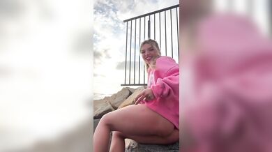 Bougie_Bb's Outdoor Pissing And Fingering
