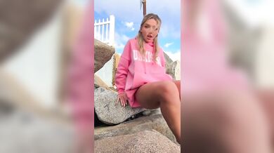 Bougie_Bb's Outdoor Pissing And Fingering