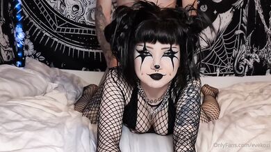 Goth Evekozi Receives Vigorous Penetration And Thorough Oral Stimulation