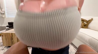 Honeybeepott Gives Her Boyfriend's Cock A Titfuck