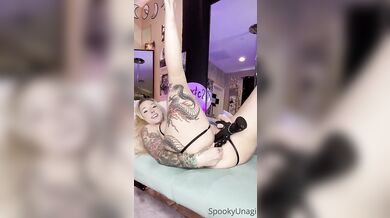 SpookyUnagi Double Penetrates Herself With Her Toys