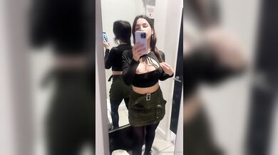Brunette Amateur Blinkx Masturbates In A Dressing Room