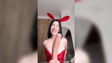 Black Haired Gummies15 Masturbates With Her Dildo