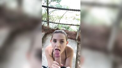 Eva Elfie Gives A Quick Blowjob To Her Boyfriend While Trekking On The Island