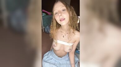 Horny OF Babe Crazie Kitten Plays With Her Sex Toys