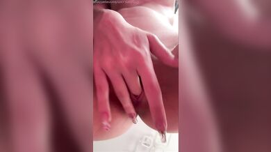 Busty Redhead Bonniepetitexo Pleasures Herself