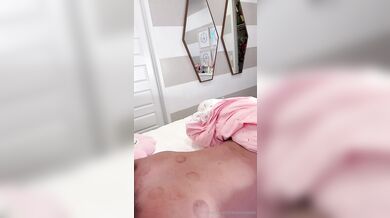Slutty Skylar Mae Gives Her Boyfriend A Sexy Handjob After A Massage