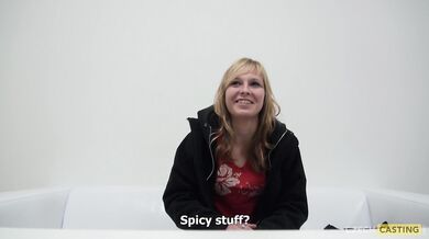Die blonde Amateurin Ilona bei Czech Casting 3050