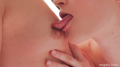 Evelin Elle In FFM Threesome