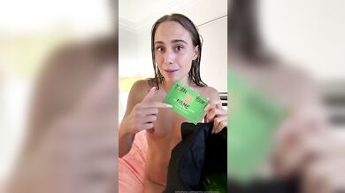 Brunette Petite.Princessxo Masturbates With Her Dildo