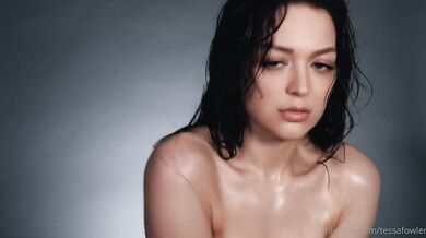 Onlyfan Babe Tessafowler Plays With Her Massive Natural Tits