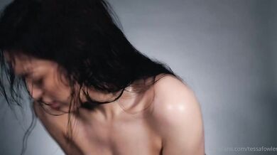 Onlyfan Babe Tessafowler Plays With Her Massive Natural Tits