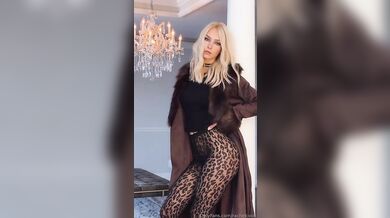 Hottie RachelCook Teases In Leopard Print Tights