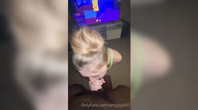 Hungry Amyyyy007 Blowjobs And Deepthroats A BBC