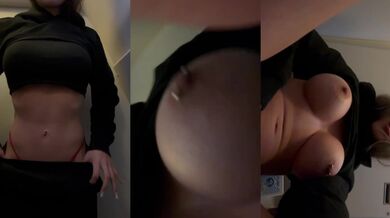 Big Tit Amateur Pame Villegas Masturbates In The Airplane Bathroom