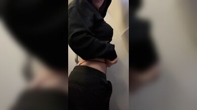 Big Tit Amateur Pame Villegas Masturbates In The Airplane Bathroom