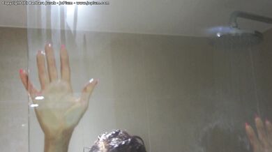 Barbara Jurak (Polish pornstar) masturbates in shower