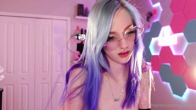 Teen Ivy_Celeste Fucks While Gaming