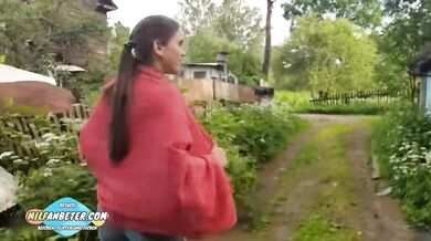 She exposed her tits to a passerby and blowjobs his cock