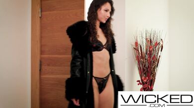 Super Hot Brunette Parker Ambrose Walks In My House And Jumps On My Dick